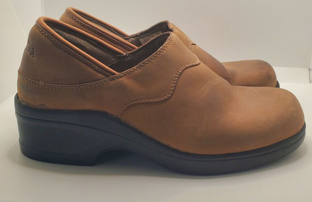 Cabela’s Women Slip On Clog Sz 9 Brown Leather Comfort Barn Shoe Toe Scuff